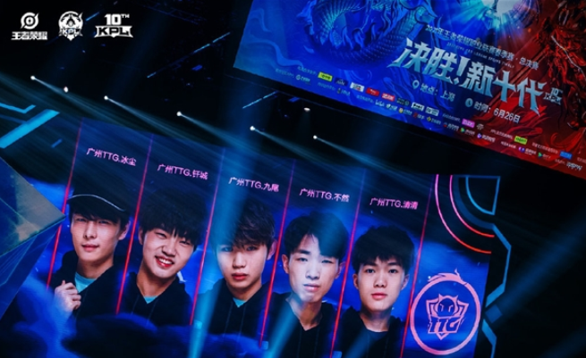 以绝对优势 以绝对优势